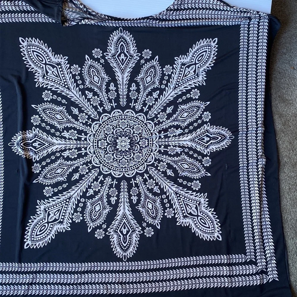 Black & white size small top - Picture 6 of 6